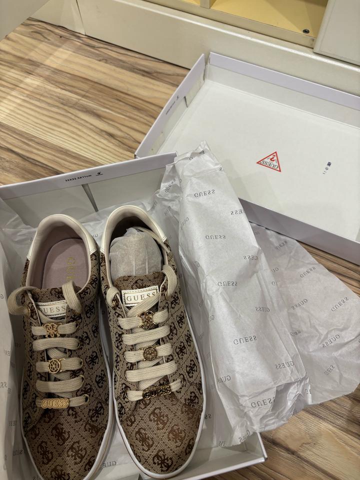 Кеды от Guess