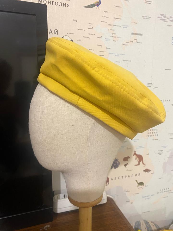 Берет новый желтый