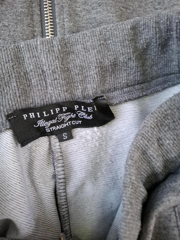 Продам спортивный костюм