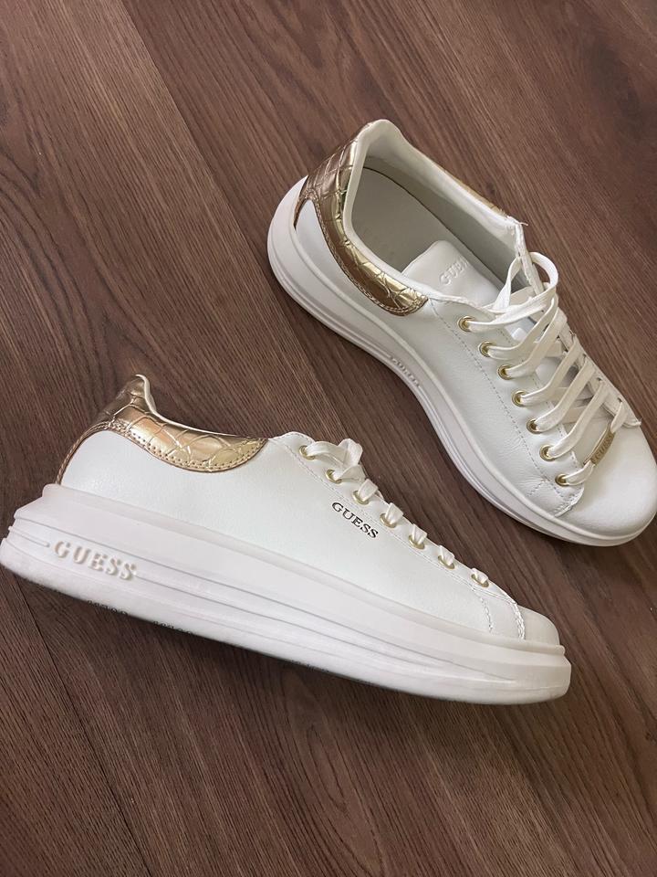 Кроссовки Guess