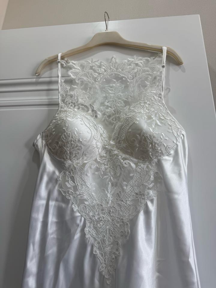 Элегантный белый комплект: пеньюар + халат