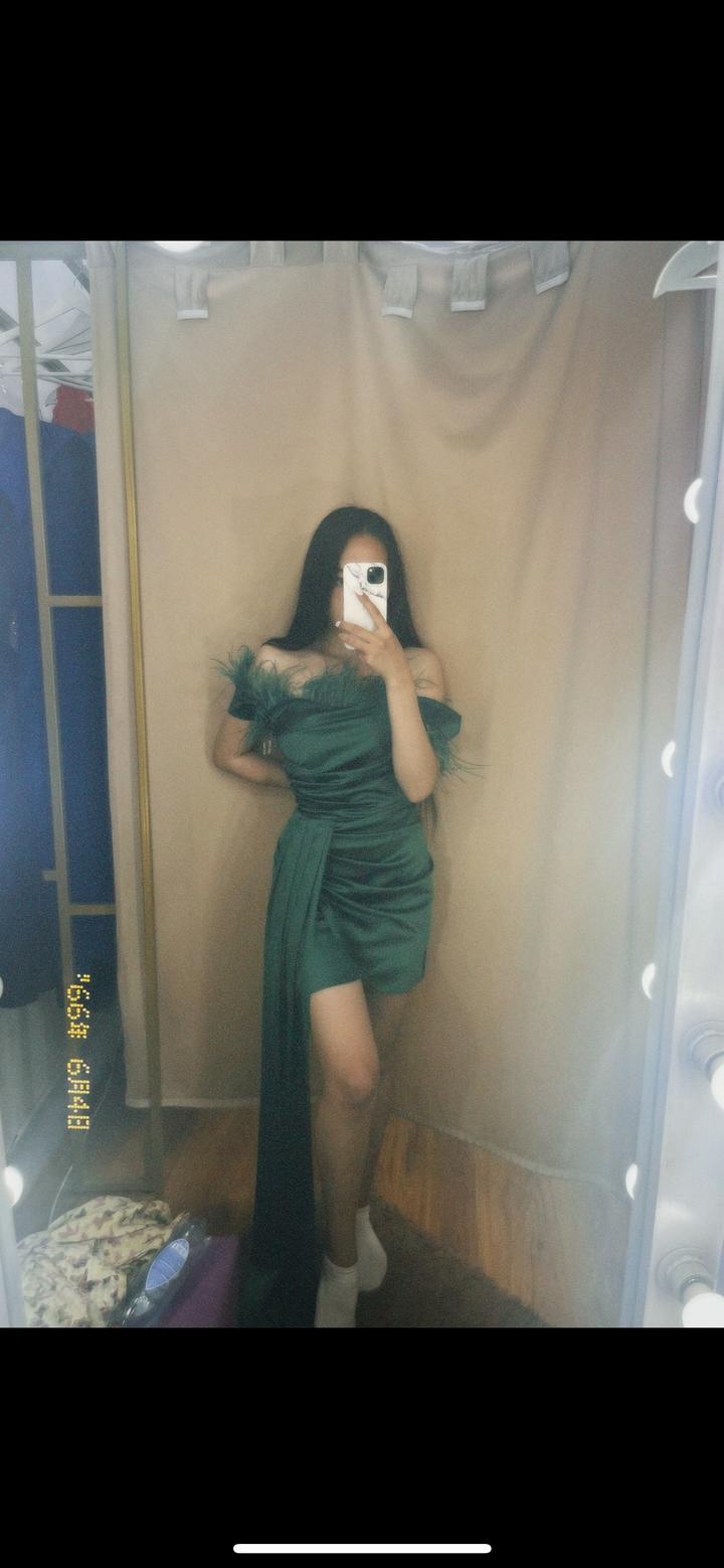 Платье зеленое со шлейфом