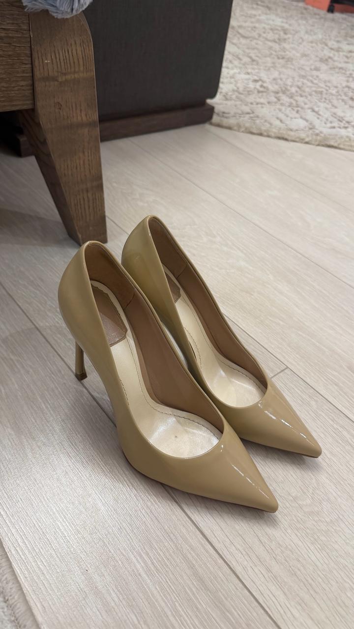 Бежевые лодочки на каблуке