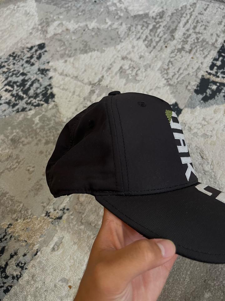 Oakley cap