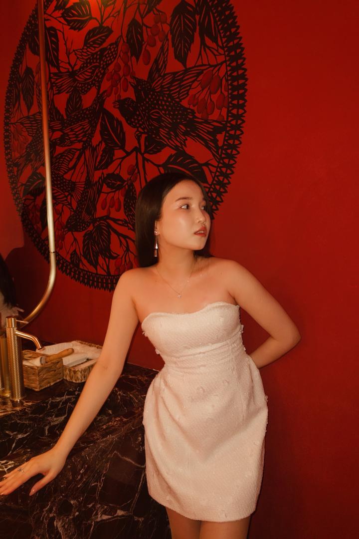 Белое платье