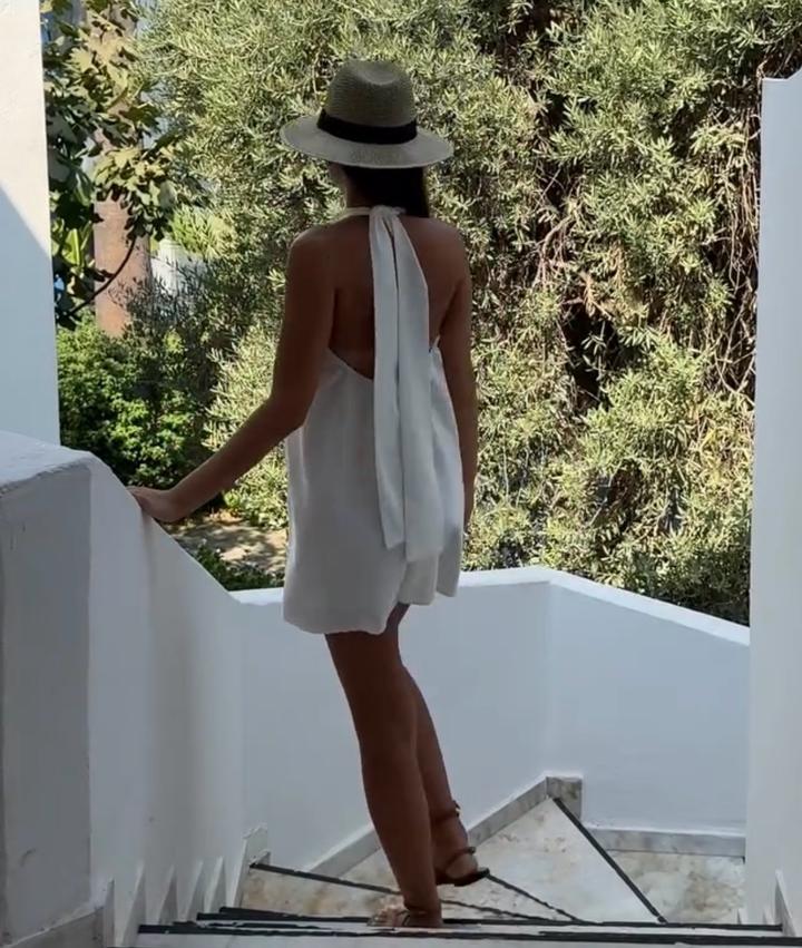 Платье шелковое с открытой спинкой