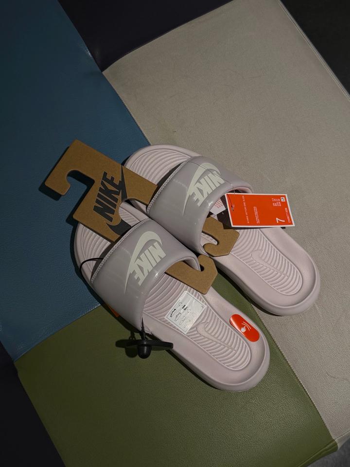 Шлепанцы Nike