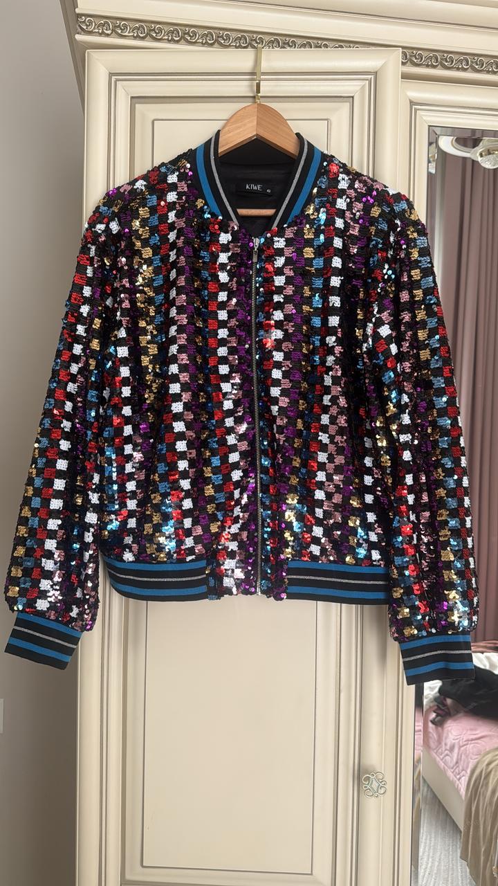 Бомбер с пайетками