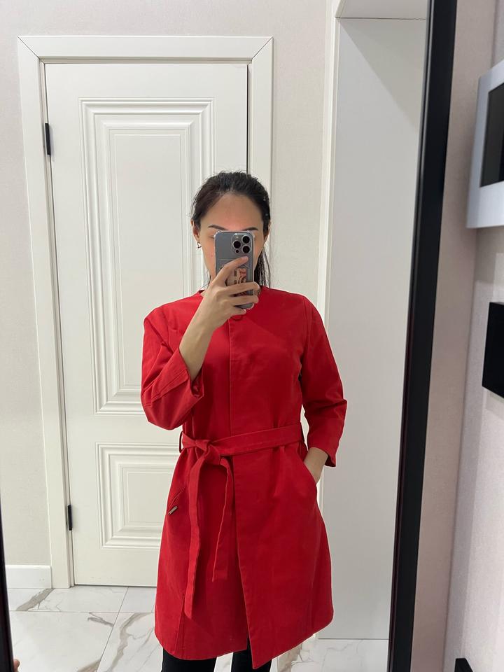 красный удлиленный жакет