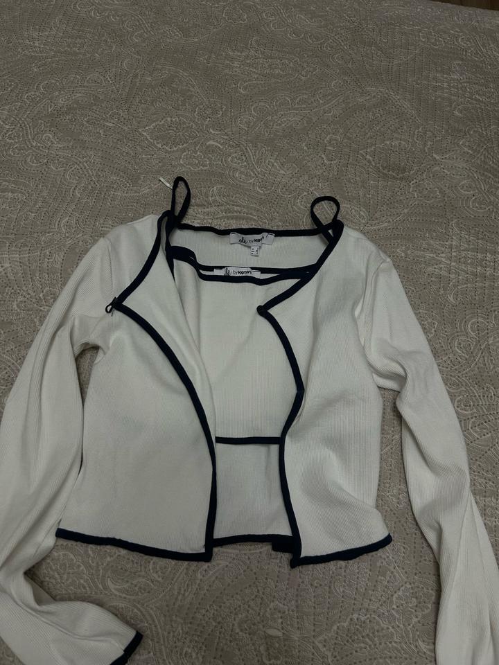 Белая кофточка