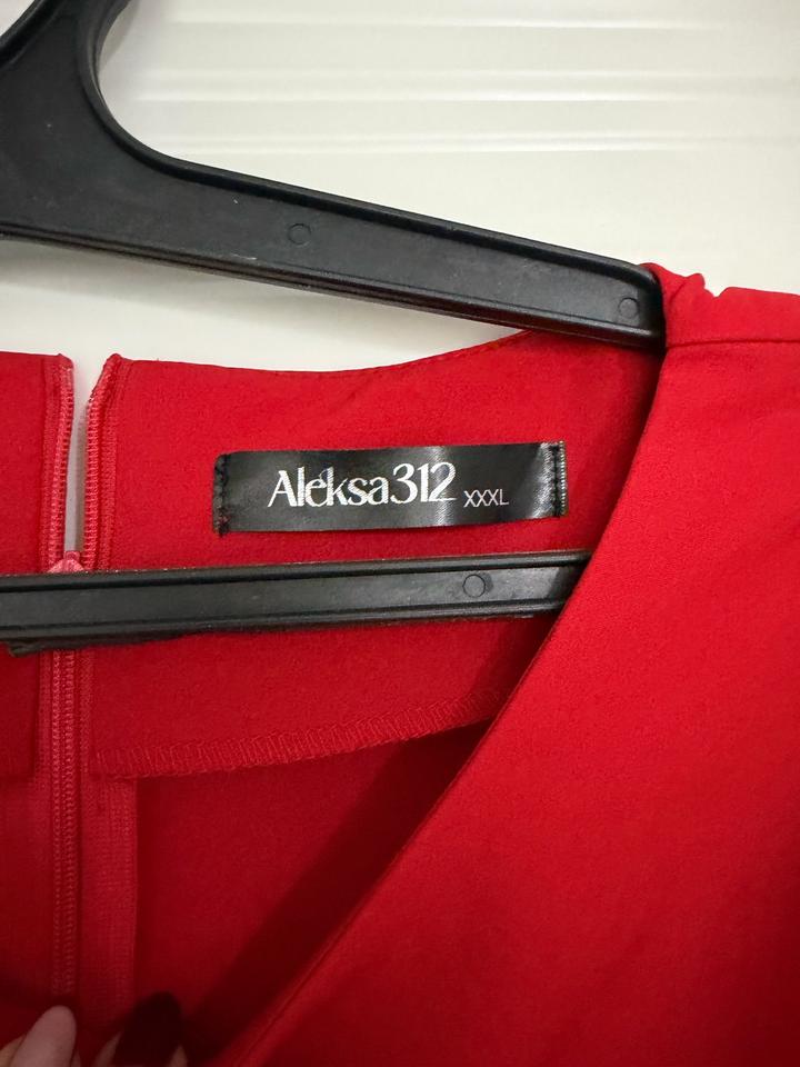 Красное платье