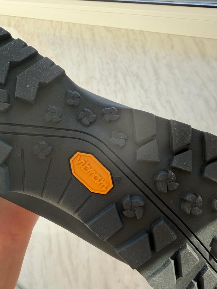 Демисезонные мужские кроссовки the north face