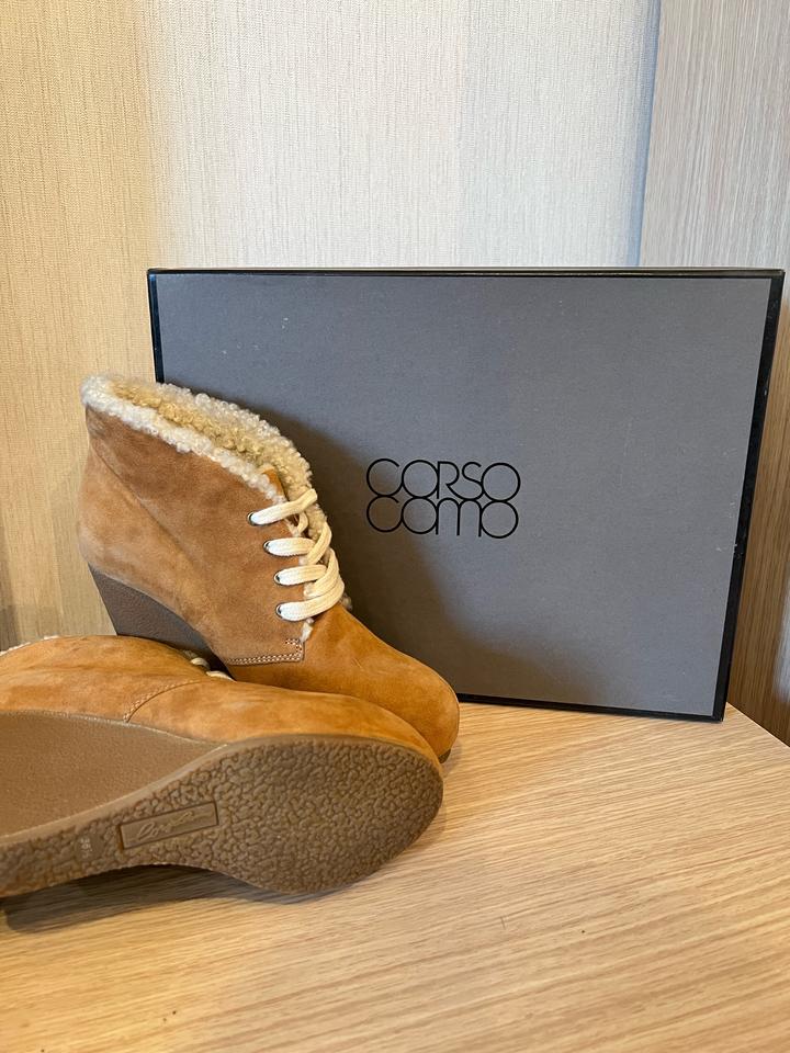 Замшевые ботильоны на танкетке CORSO COMO