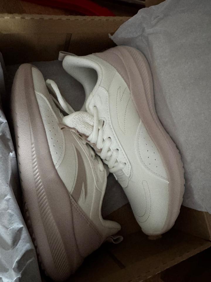 Кроссовки белые новые