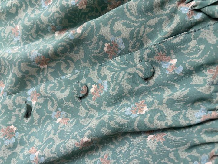 Платье с кружевным воротником