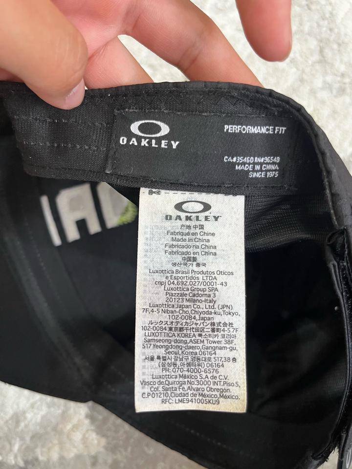 Oakley cap