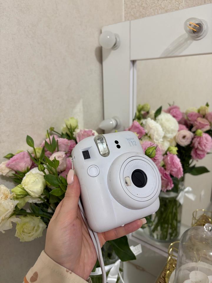 Камера Instax
