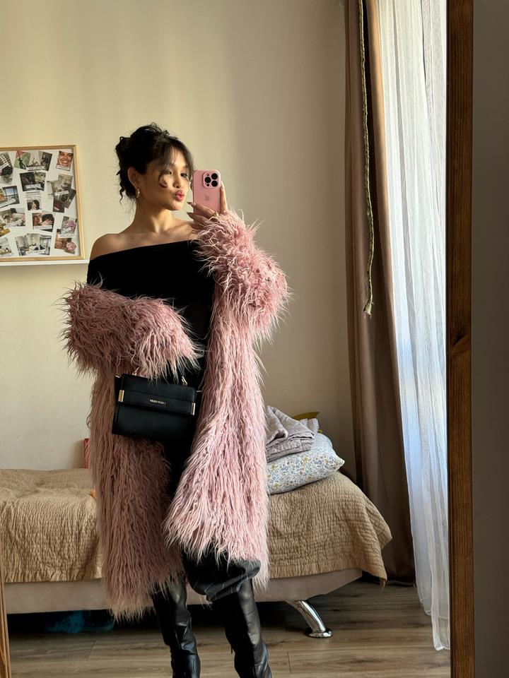 Продам очень красивую качественную шубу. Покупала в Корее за 150.000 тг