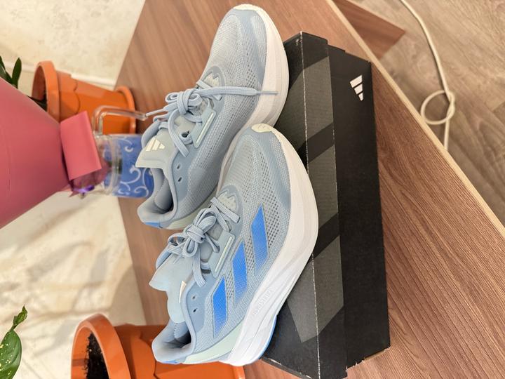 Кроссовки адидас