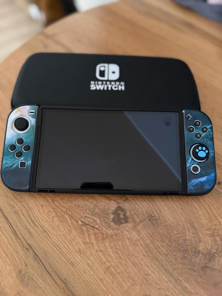 Игровая приставка Nintendo Switch OLED белый