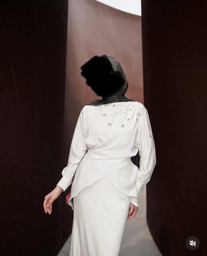 Белое платье на никях