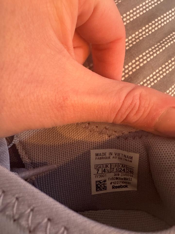 Продам кроссовки Reebok