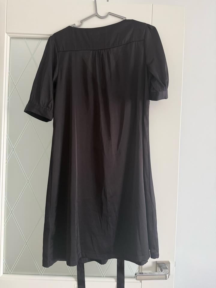 Атласное платье