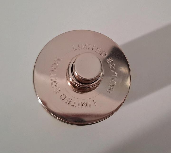 Carolina Herrera 212 Vip Rosé Smiley Edition