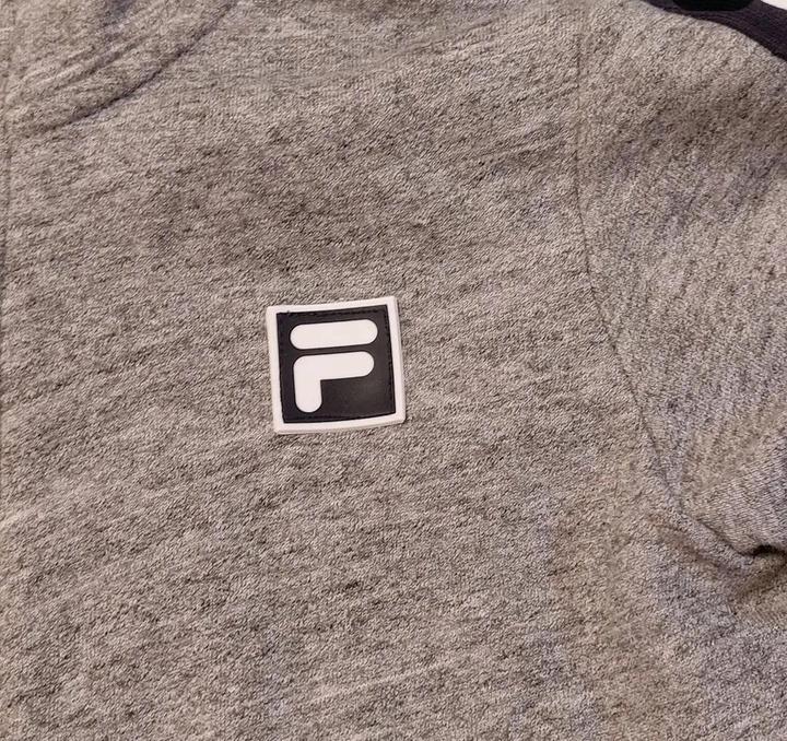Спортивная толстовка от бренда Fila.
