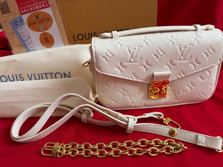 Беж Сумка Louis Vuitton