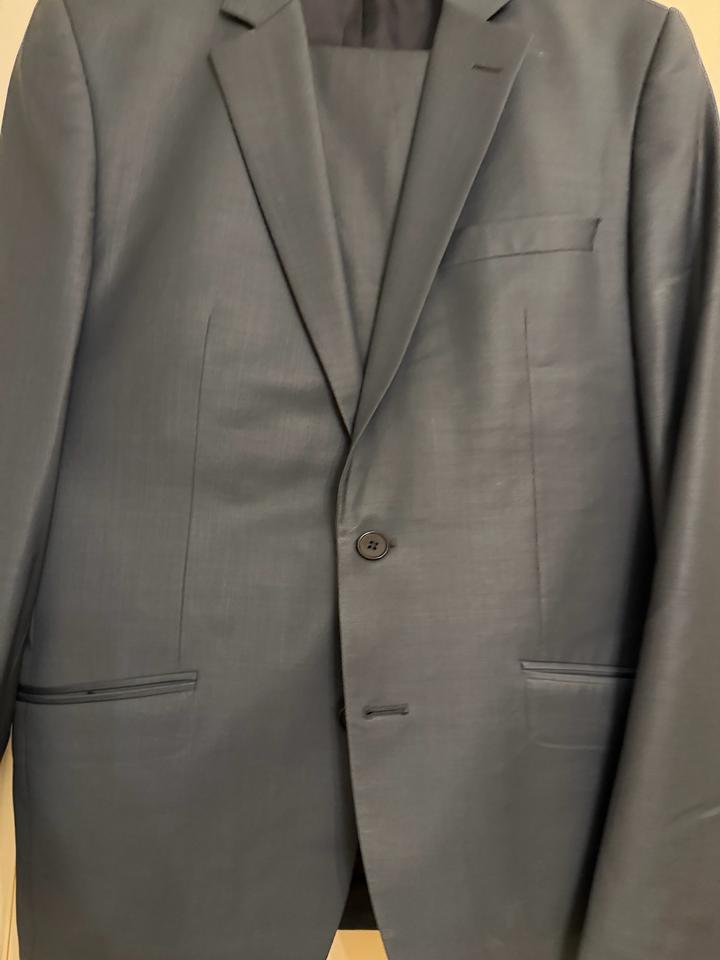 Мужской классический костюм серый