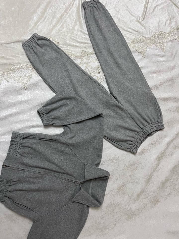 Двойка серая