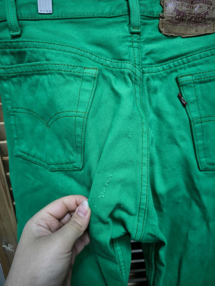 Ярко зеленые джинсы Levi's