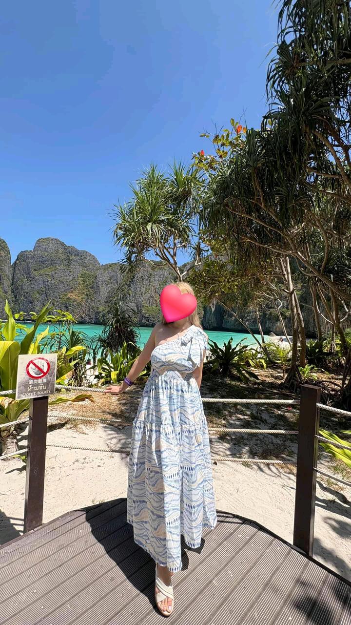 Летнее платье с открытым плечом