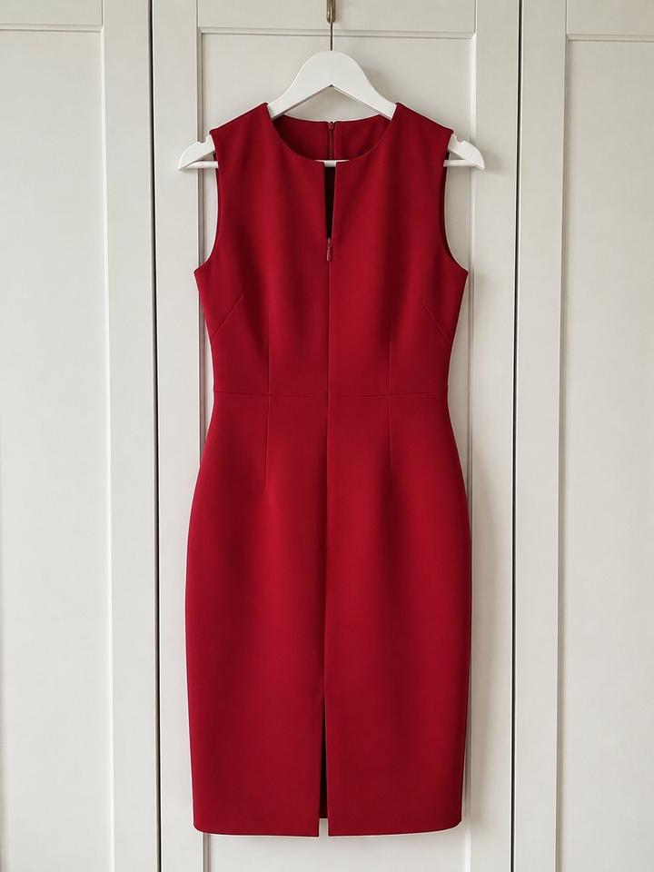 Элегантное платье-футляр