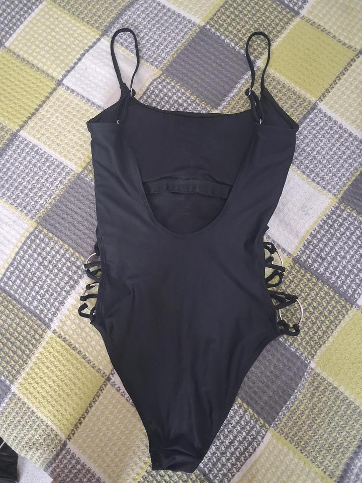 Чёрный купальник