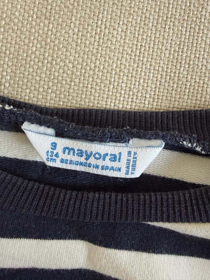 Свитер в полоску mayoral