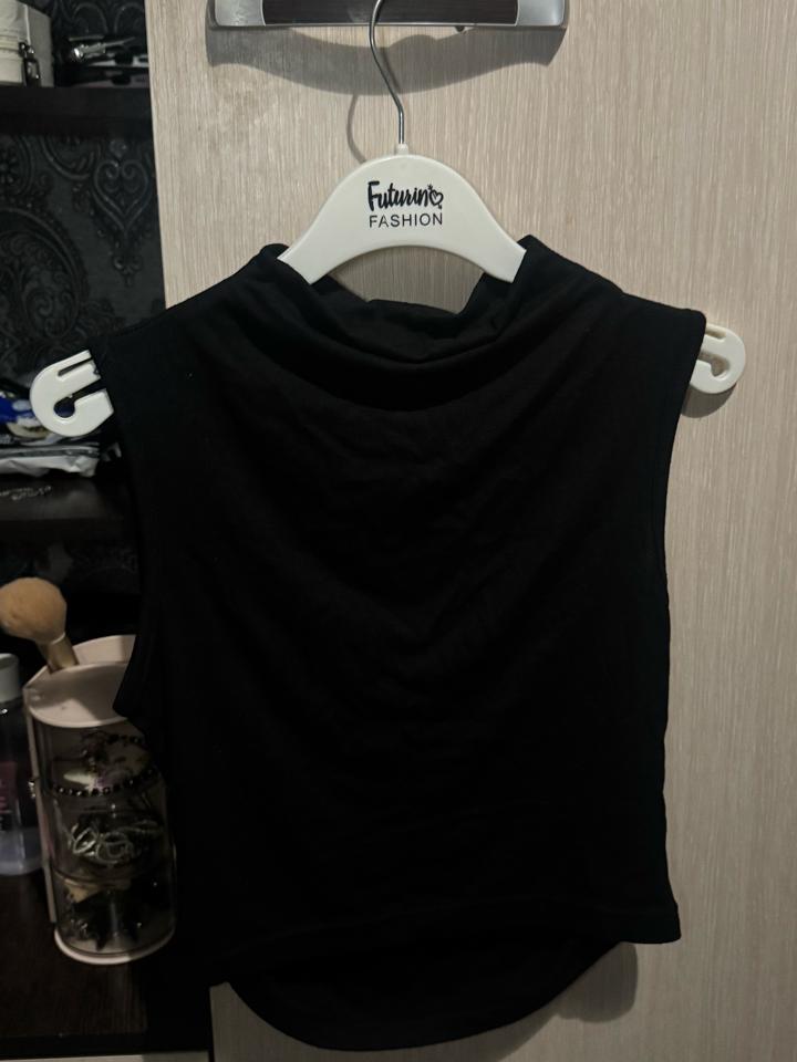 Черная Безрукавка