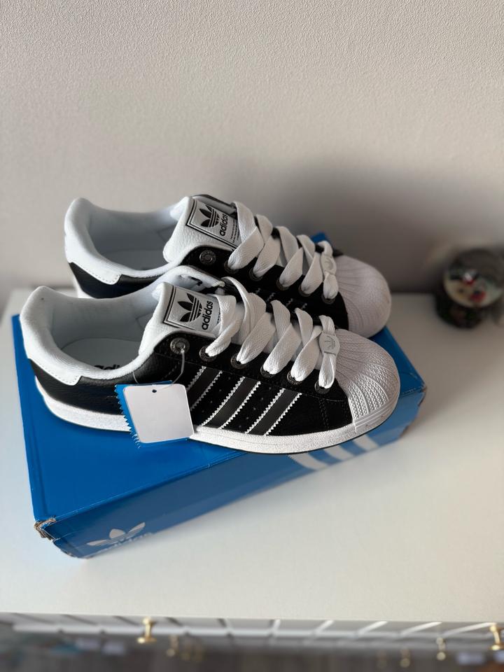Adidas Superstar