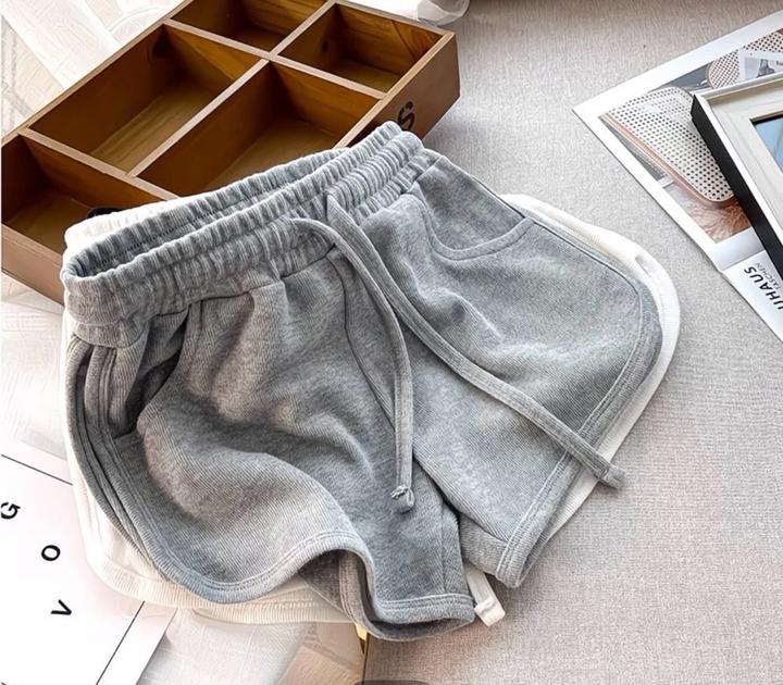 Серые шортики