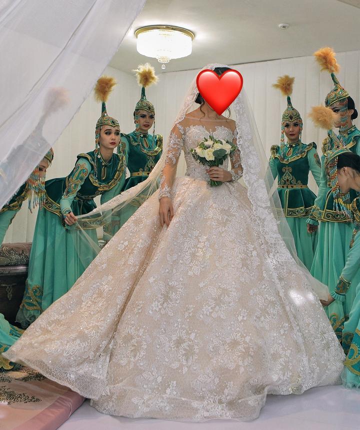 Шикарное свадебное платье