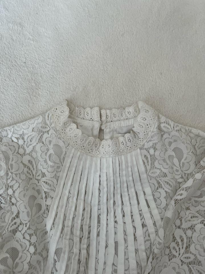 Белая блузка