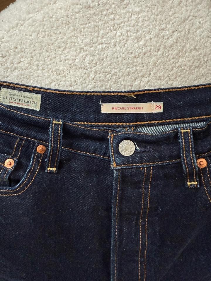Джинсы Levi’s Ribcage Straight