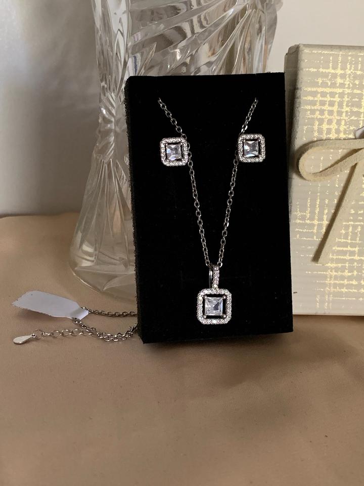 Серьги и цепочка из серебра 925 с кулоном