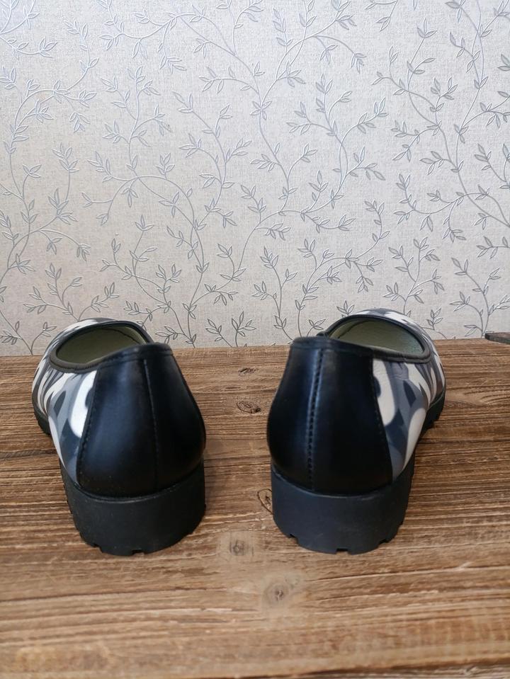 Туфли школьные для девочки марки Котофей.37 р