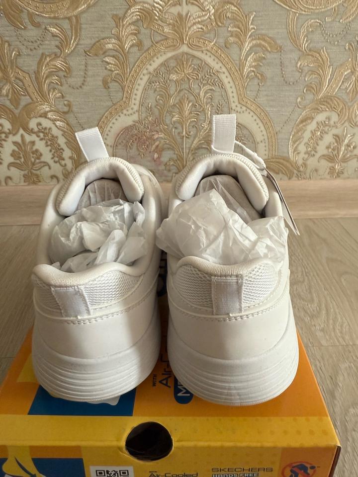 Кроссовки Skechers