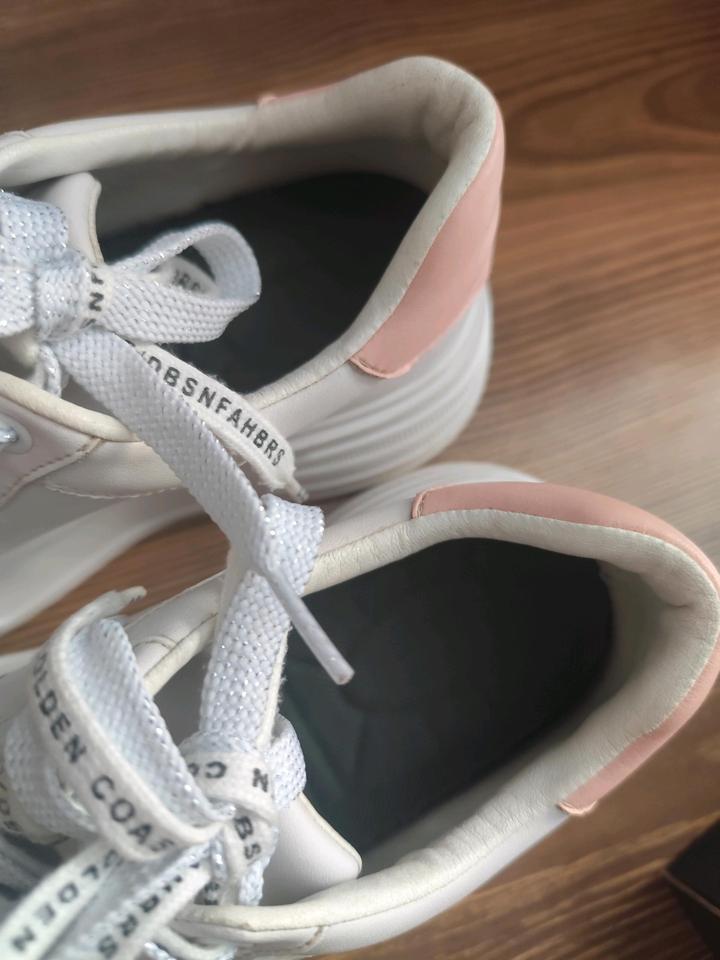 Кроссовки.Высокая подошва.