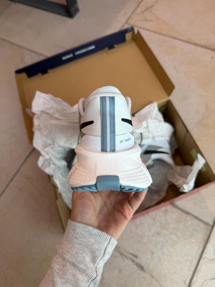 Женские кроссовки Reebok