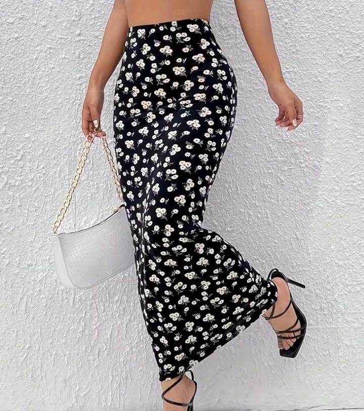 Длинная прямая юбка.