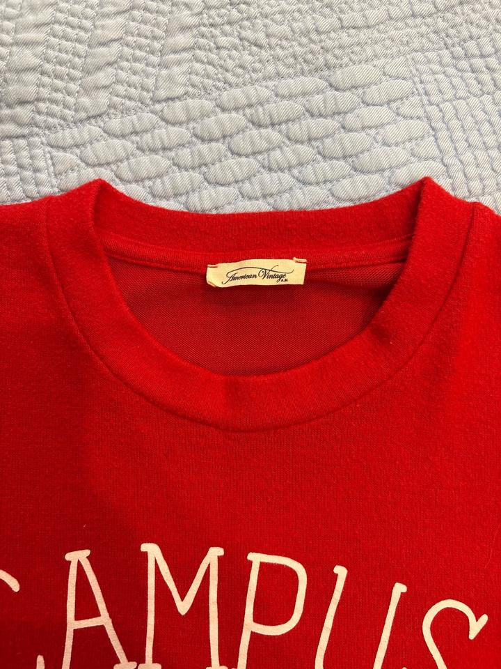 Красная футболка American Vintage.